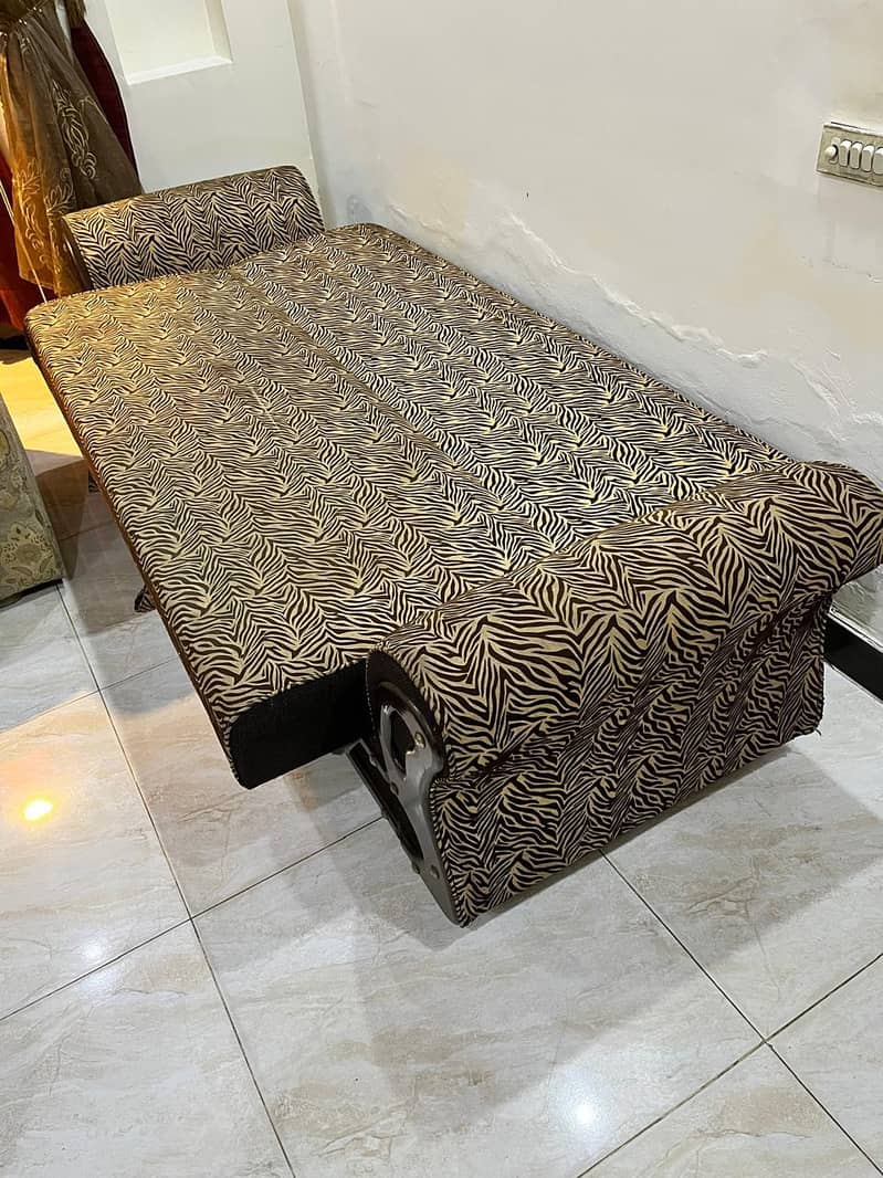 Sofa come bed 1