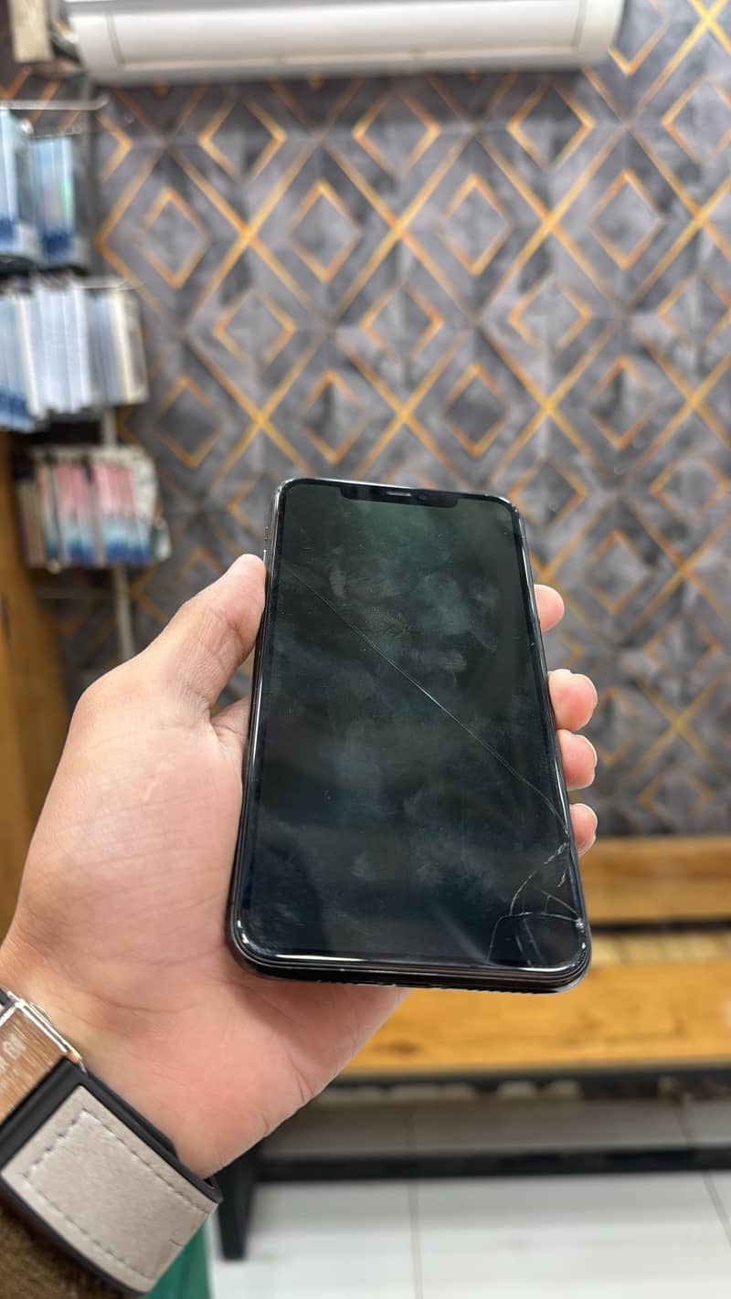 Apple iPhone 11 Pro Max 1