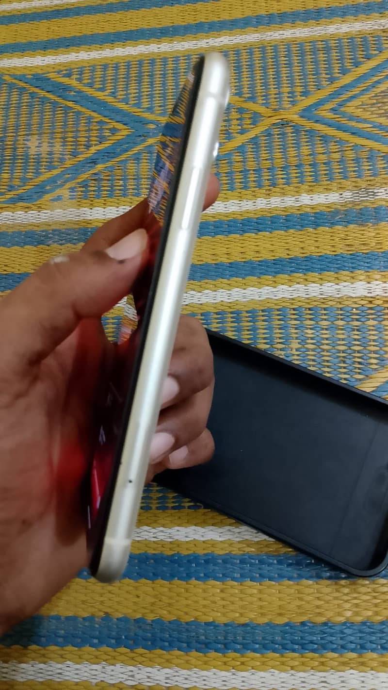 Apple iPhone 11 6