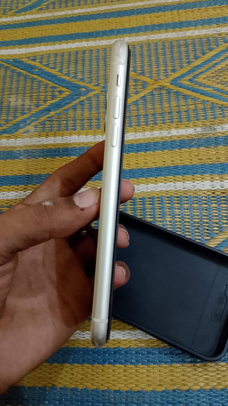 Apple iPhone 11 7