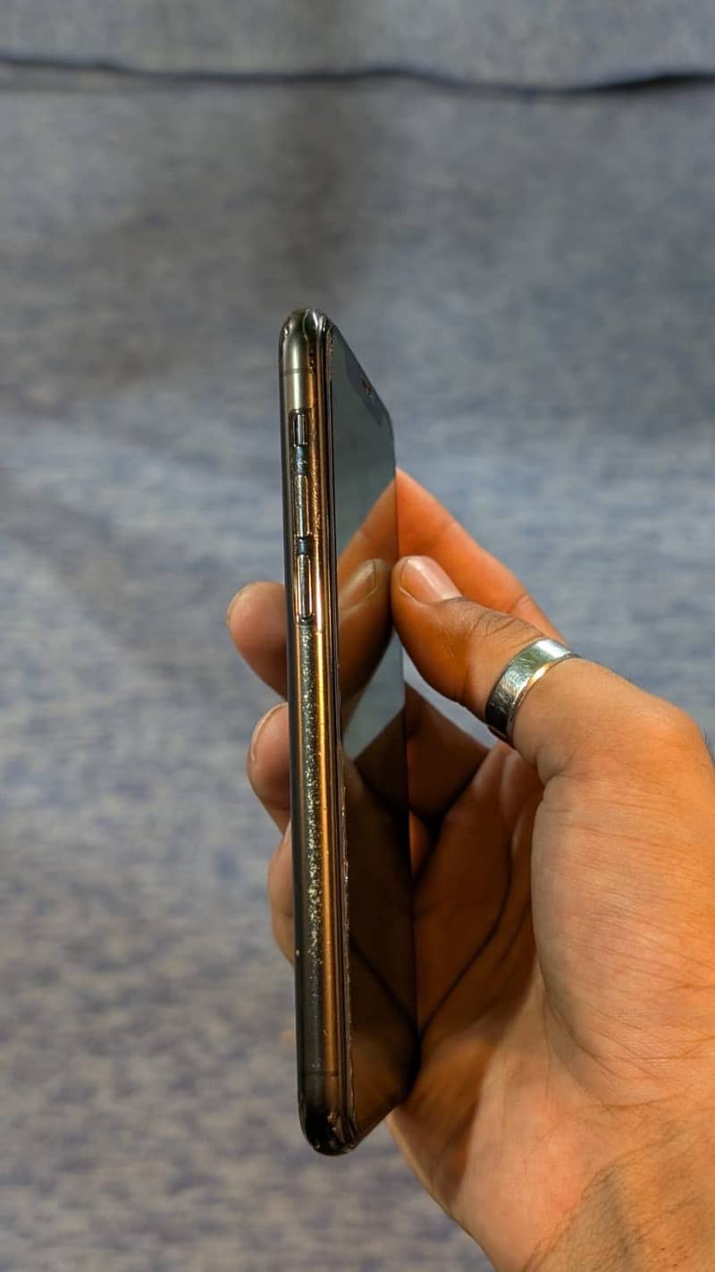 Apple iPhone 11 Pro 2
