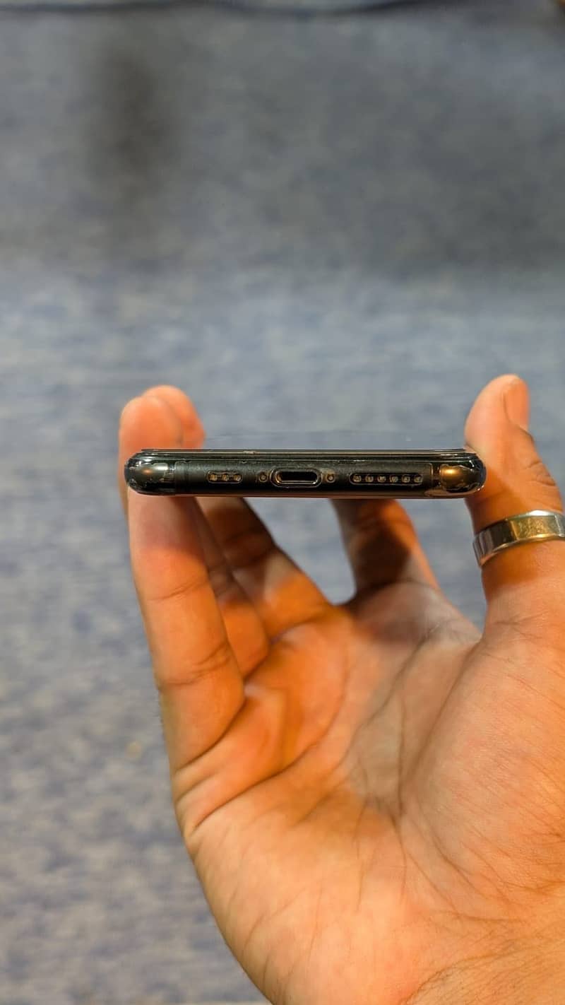 Apple iPhone 11 Pro 4