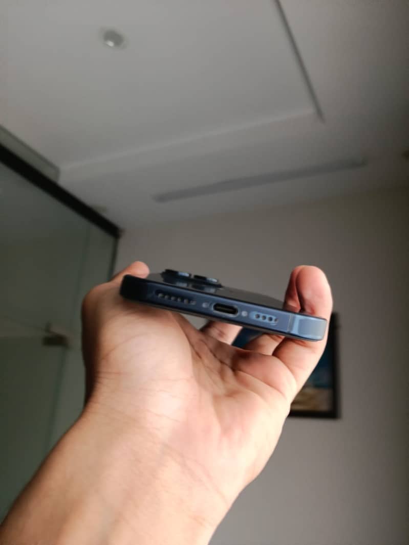 Apple iPhone 15 Pro Max 2