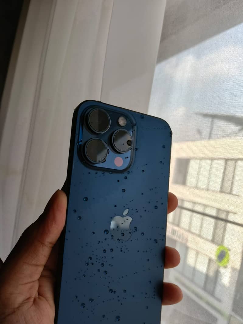 Apple iPhone 15 Pro Max 4