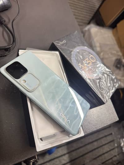 Vivo V30 12 / 256 PTA Approved