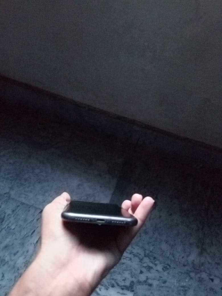 Apple iPhone 11 3