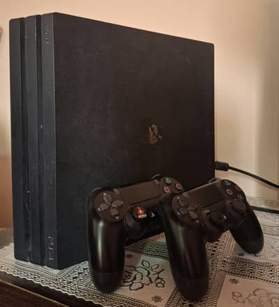 Ps4 pro disk Edition with 2 controllers non jail break