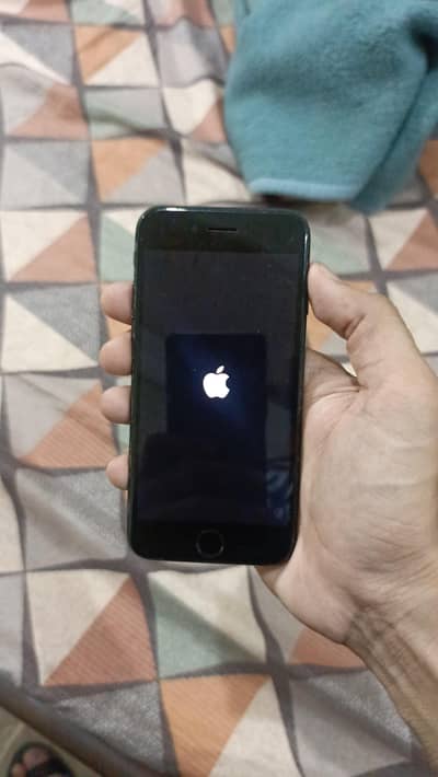 IPhone 7 128Gb Pta Approved Apple logo Stock