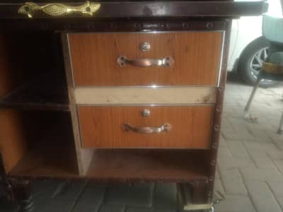 urgent sale only use 1 mnth good condition total saaaf