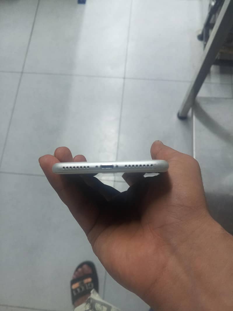 Apple iPhone 8 Plus 4