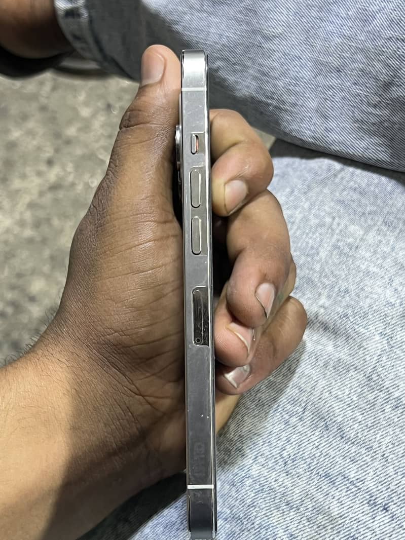 Apple iPhone 13 Pro 4
