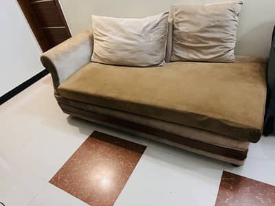 3 seater sofa . Almost new sofa