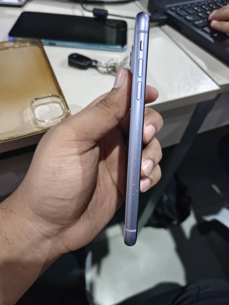 Apple iPhone 11 3