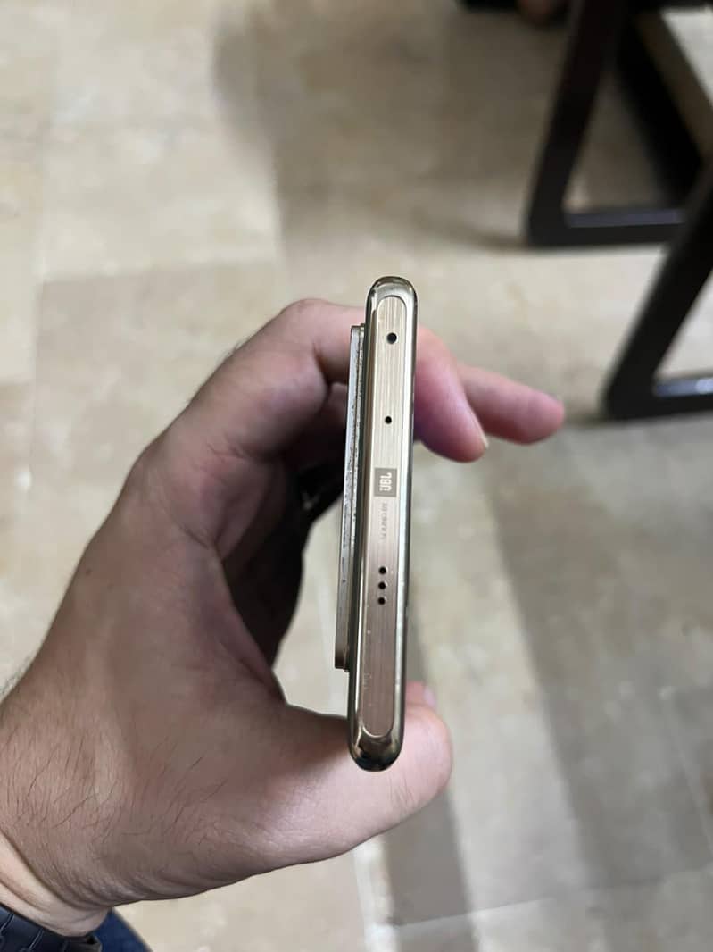 Infinix Note 40 Pro 4