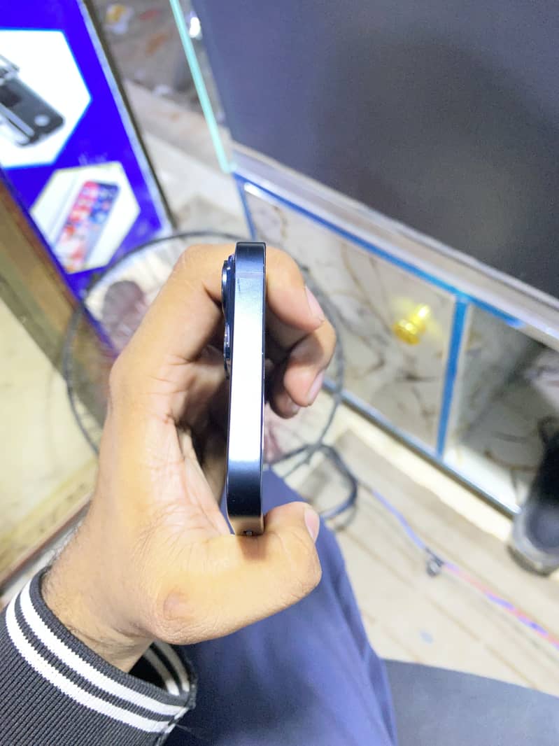 Apple iPhone 14 3