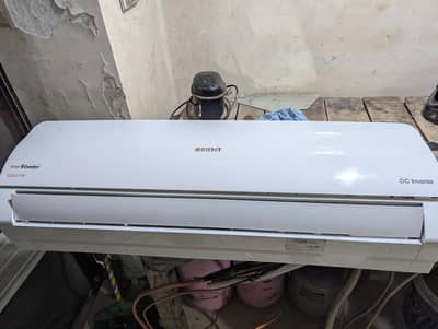 use like new Hy ac jis Bhai ko chaiye wo rabta kary original Hy totel