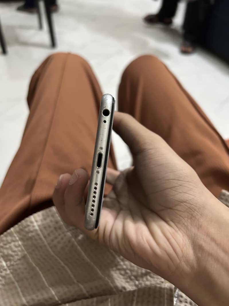 Apple iPhone 6S Plus 5