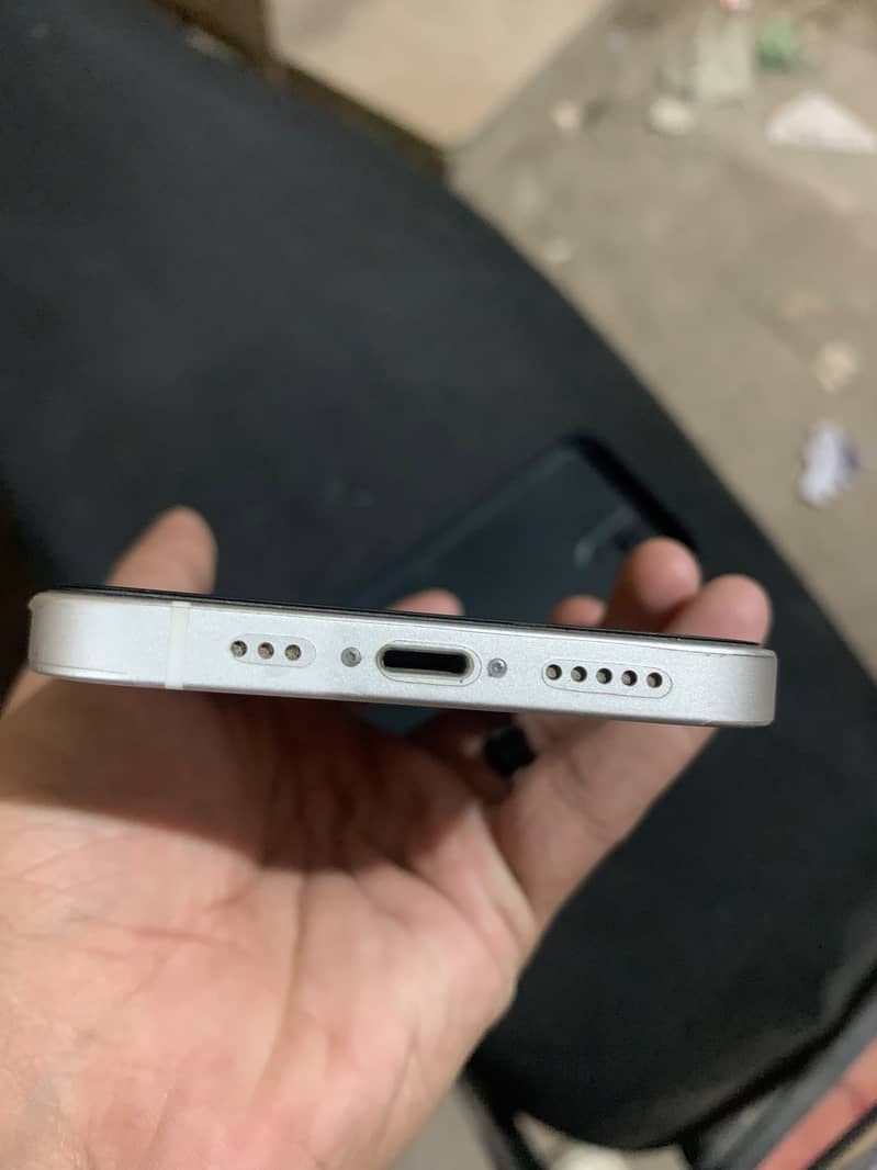 Apple iPhone 12 4