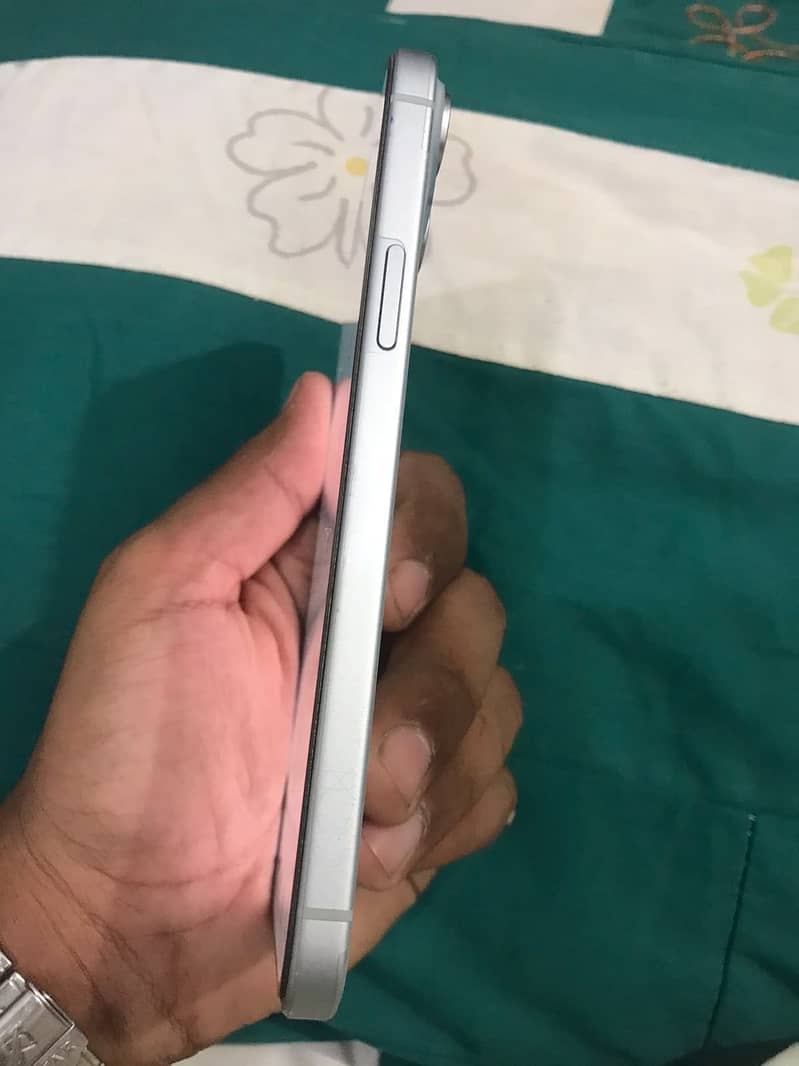 Apple iPhone 15 plus 1