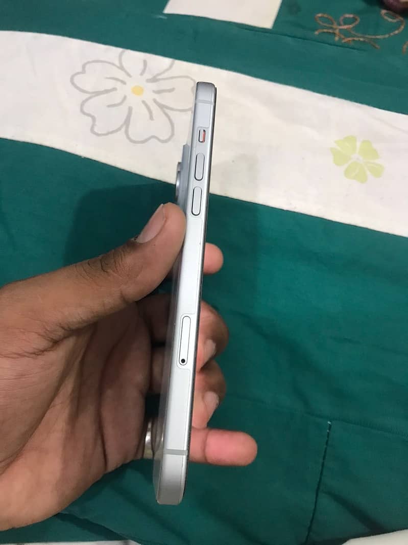 Apple iPhone 15 plus 2