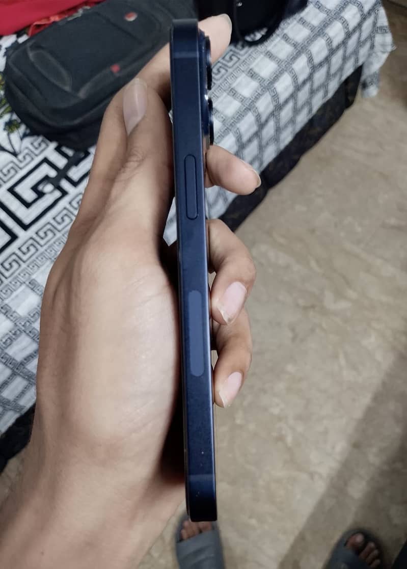 Apple iPhone 14 3