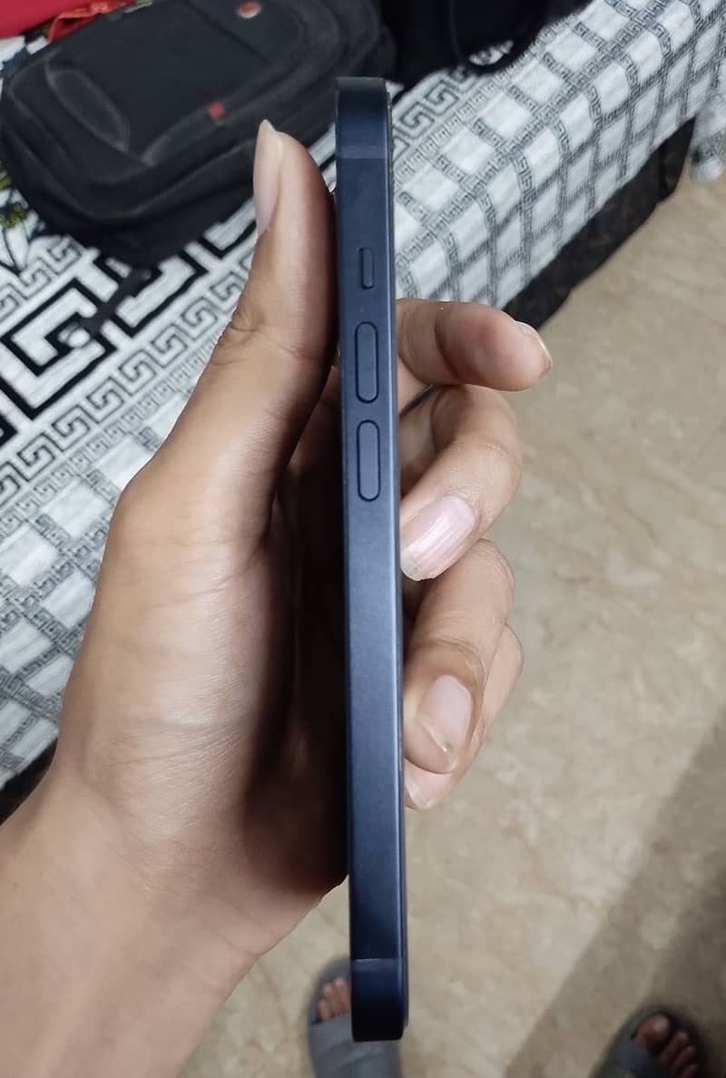 Apple iPhone 14 4