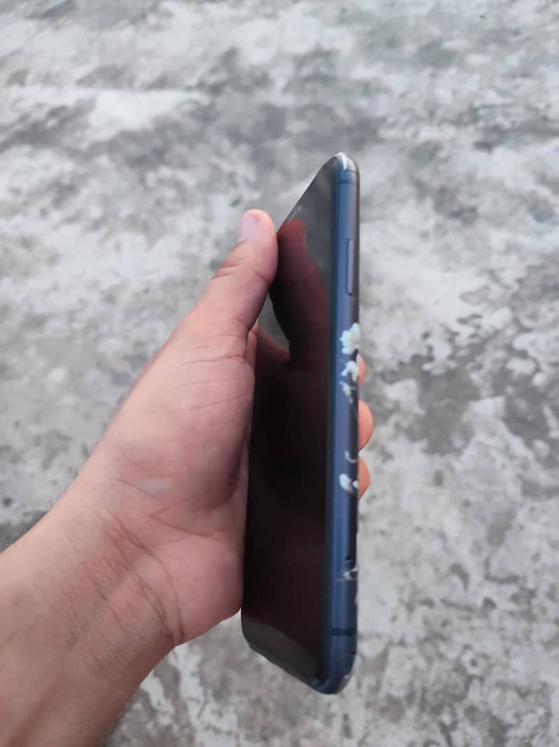 iPhone 11 4