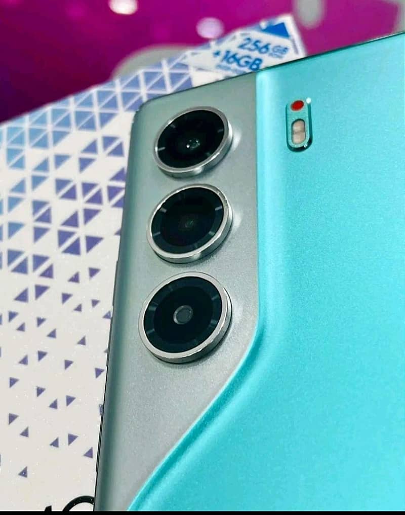 Tecno CAMON 40 Pro 1