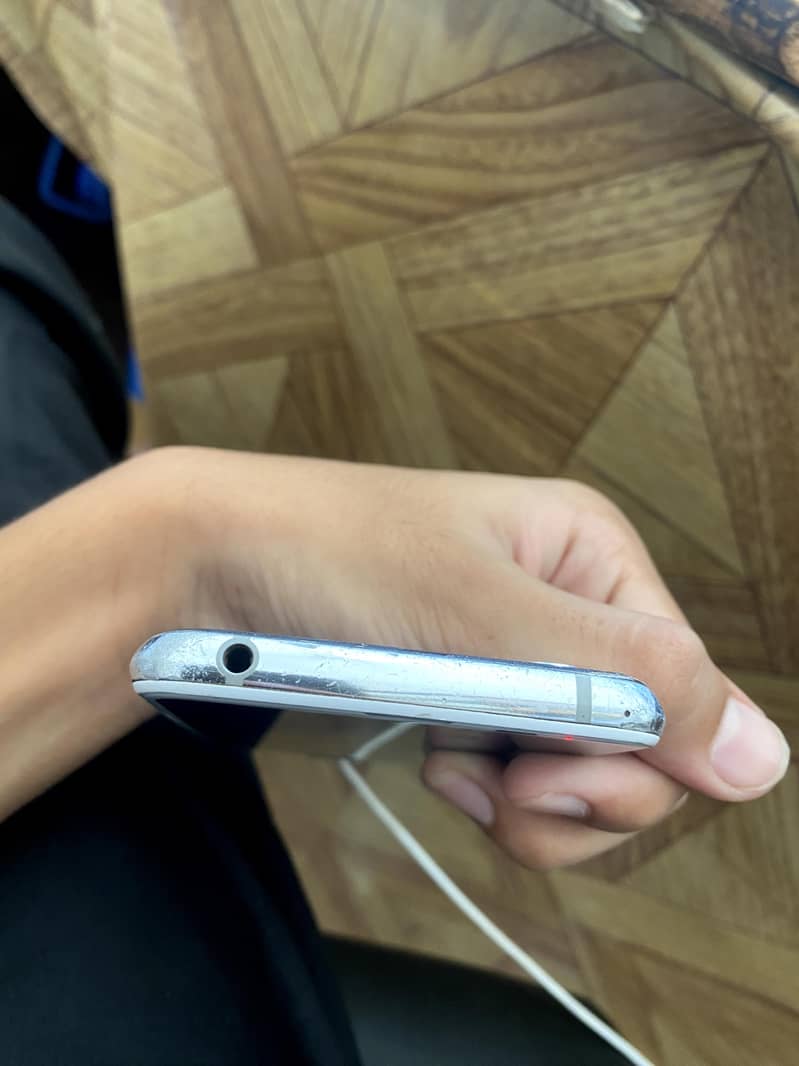 Sharp Aquos R2 2