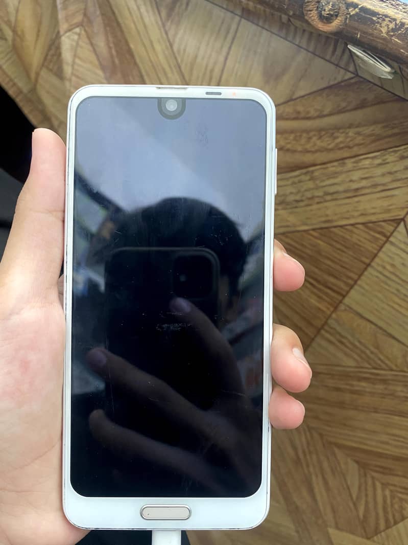 Sharp Aquos R2 5