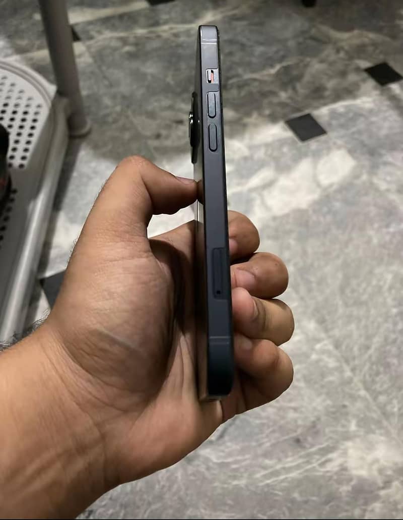 Apple iPhone 13 2