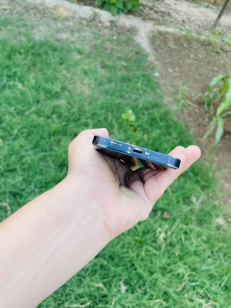 Apple iPhone 13 6