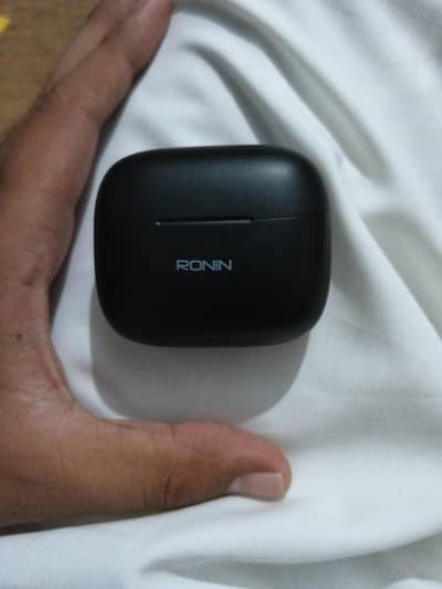 RONIN EARBUDS BRAND NEW VIVID R-740