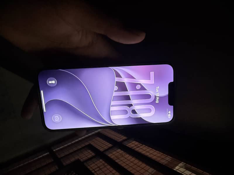 Apple iPhone 16e 2
