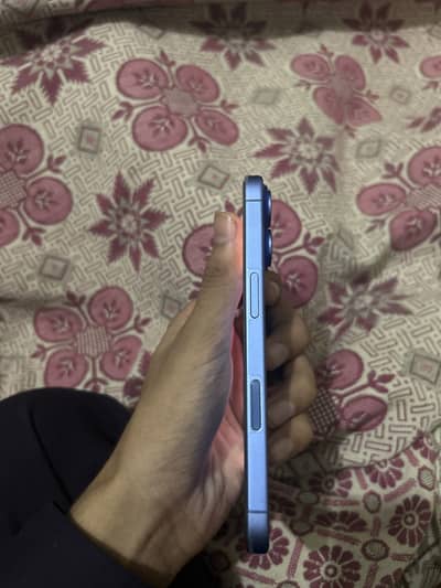 Apple iPhone 16
