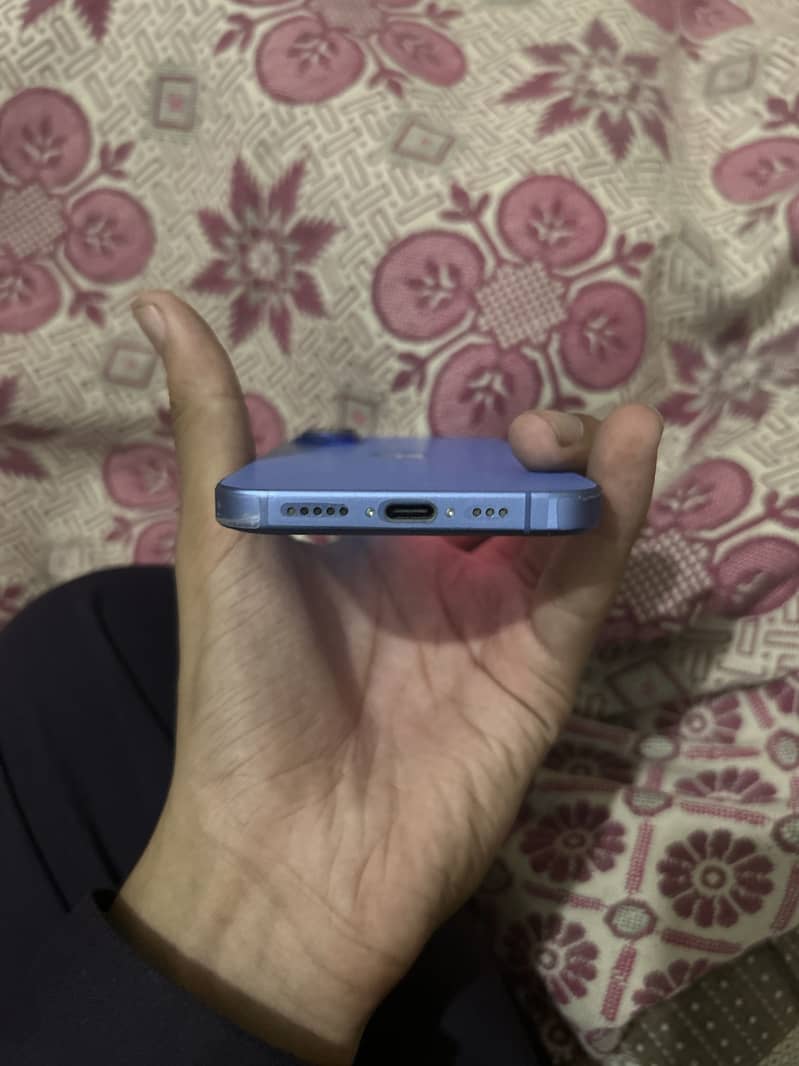 Apple iPhone 16 3