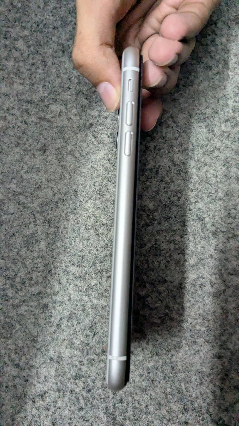 Apple iPhone 11 3
