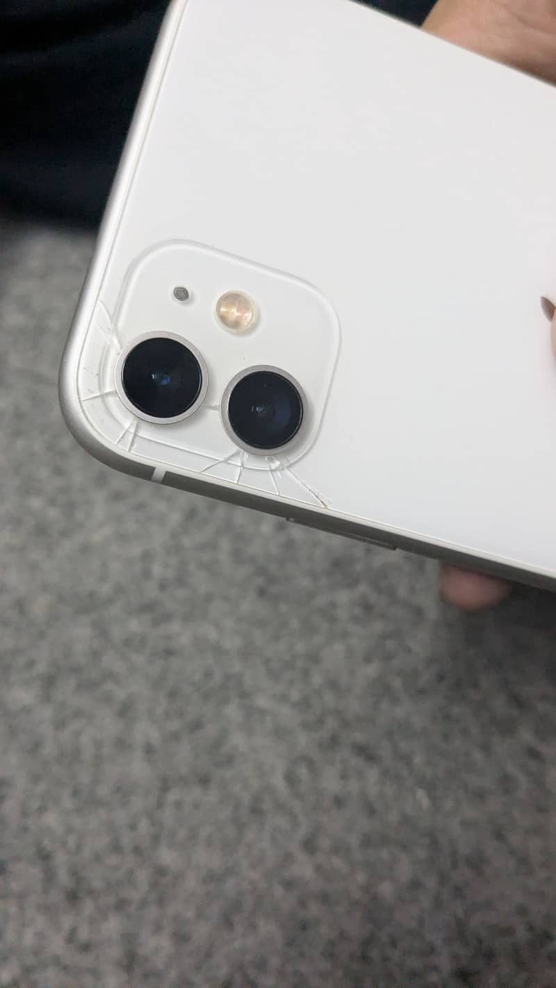 Apple iPhone 11 4
