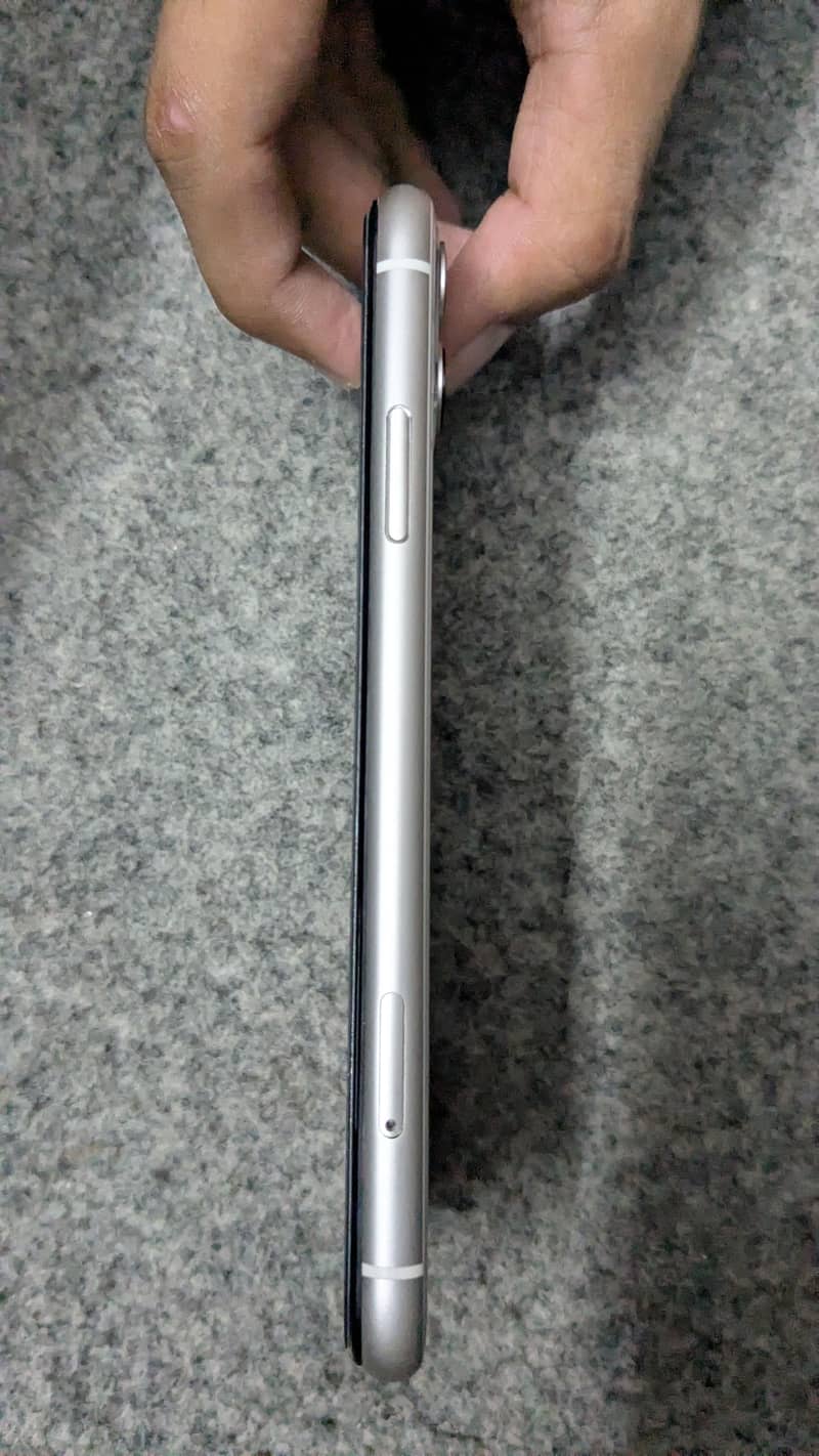 Apple iPhone 11 5