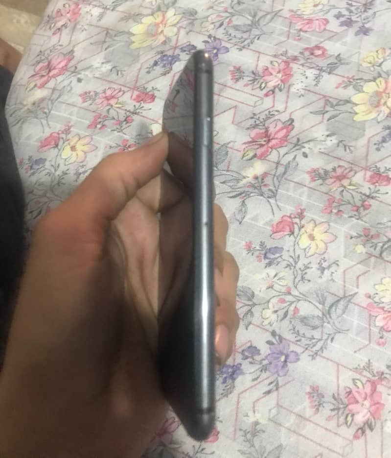 Apple iPhone 8 1