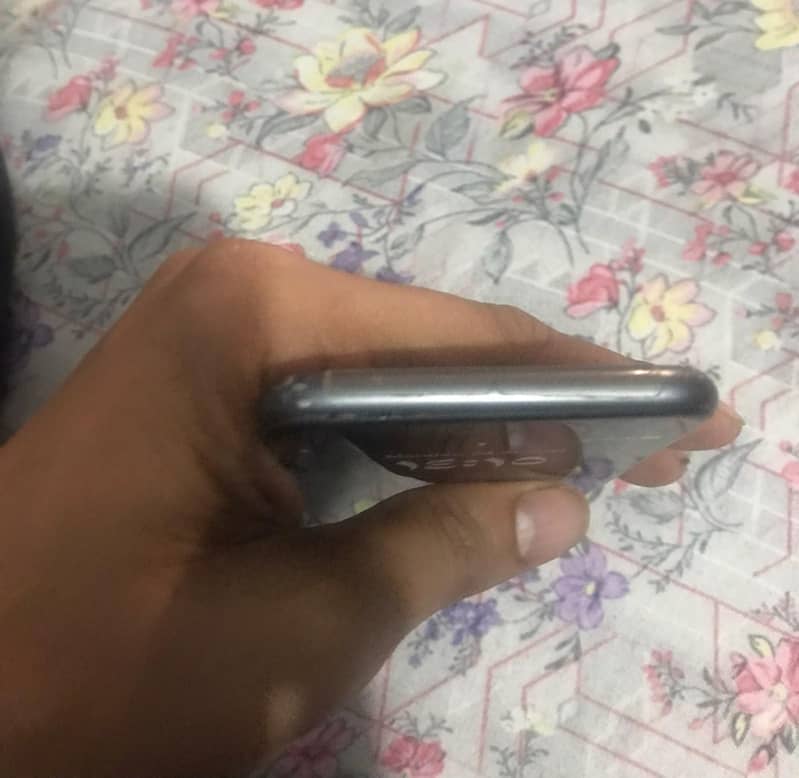 Apple iPhone 8 4