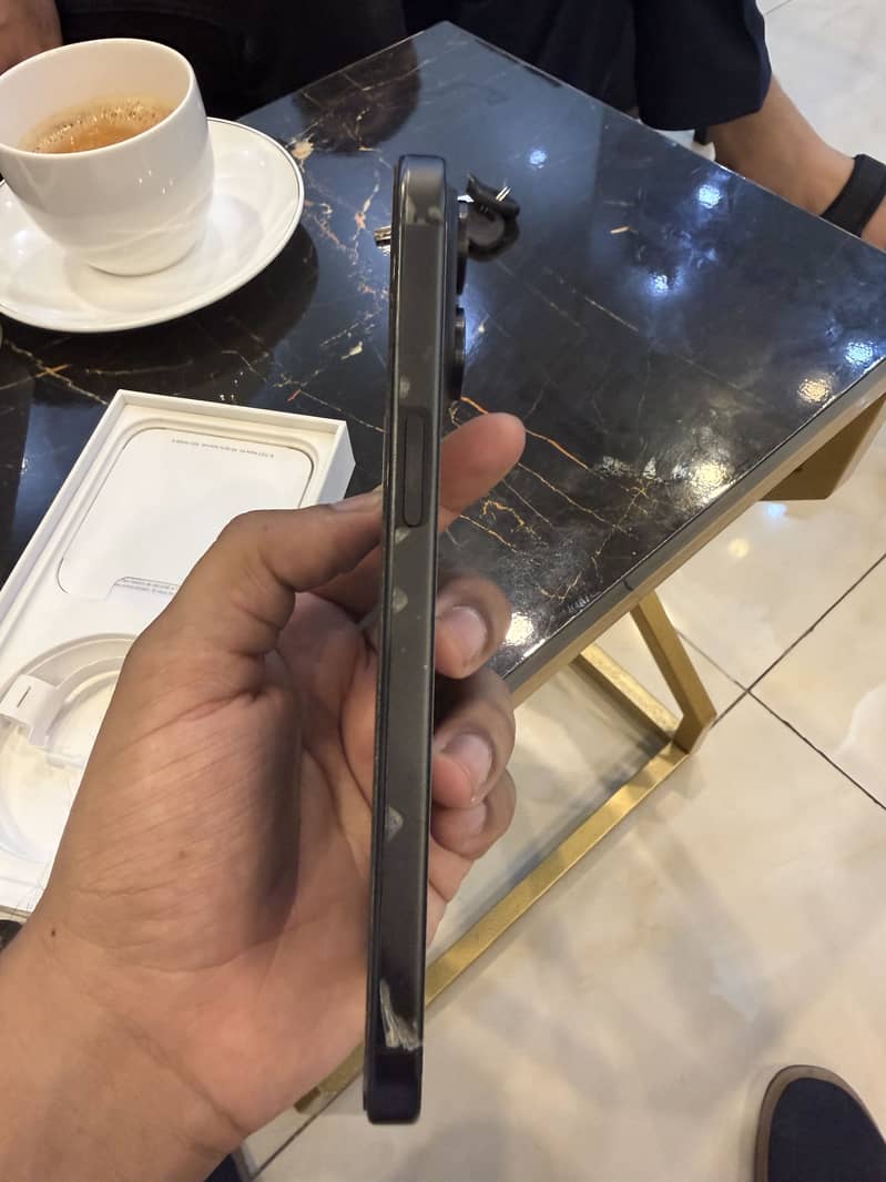 Apple iPhone 15 Pro Max 3