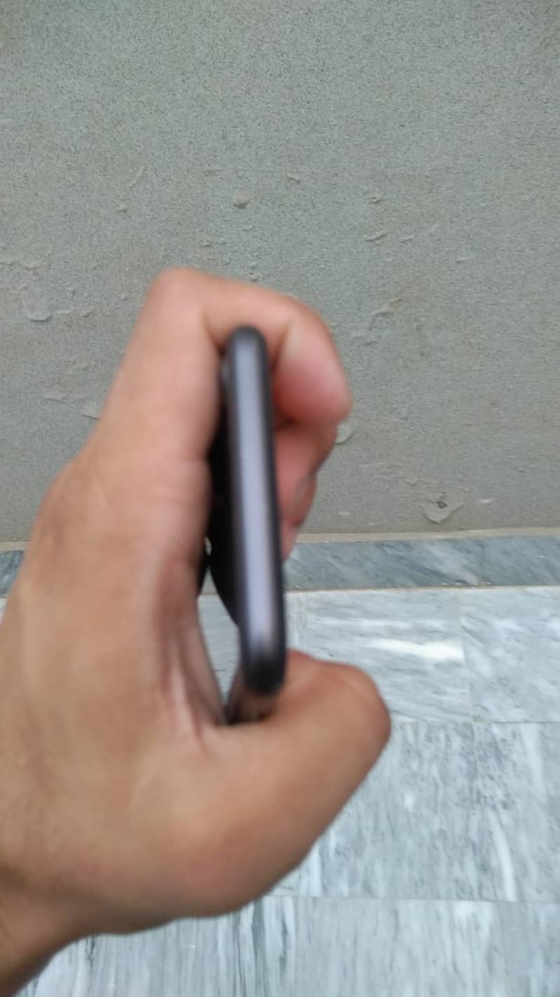 Apple iPhone 8 3