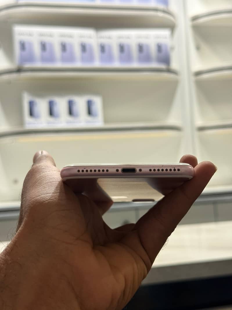 Apple iPhone 7 Plus 4