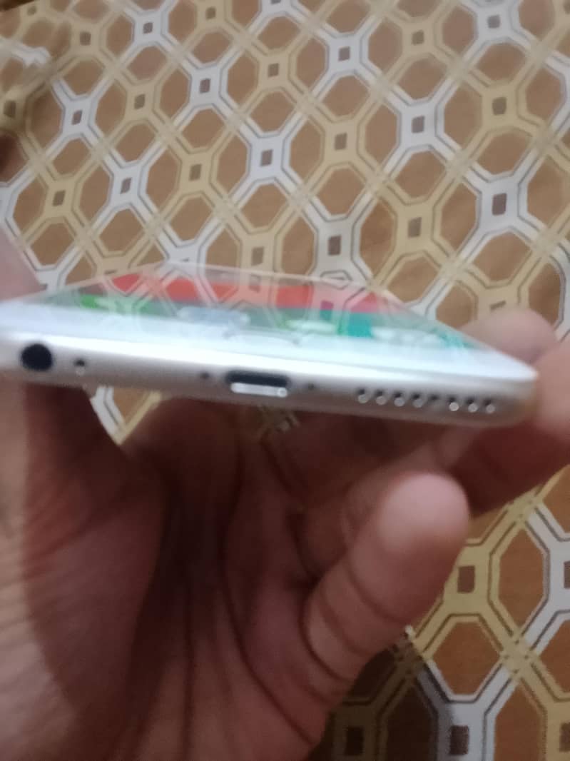 Apple iPhone 6S Plus 2