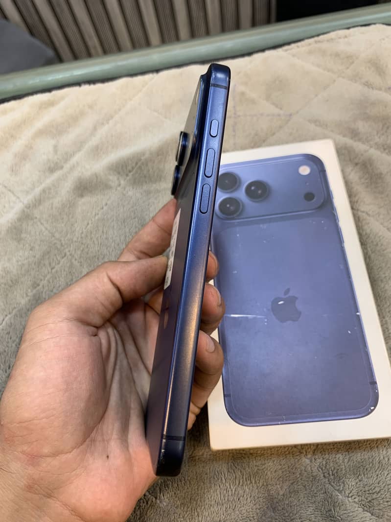 Apple iPhone 17 Pro Max 1