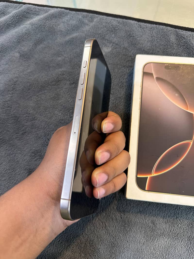 Apple iPhone 16 Pro Max 1