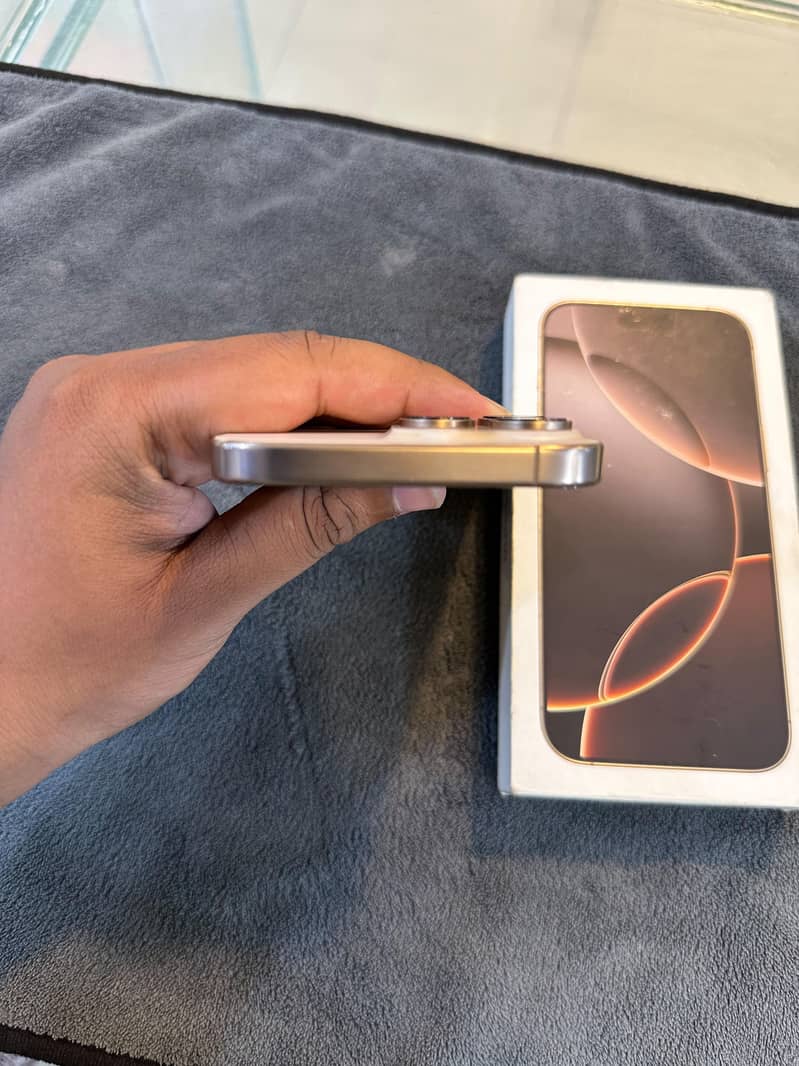 Apple iPhone 16 Pro Max 4