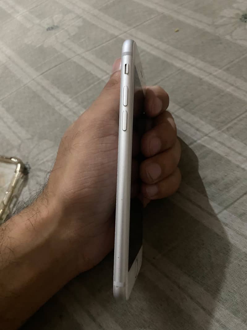 Apple iPhone 8 3