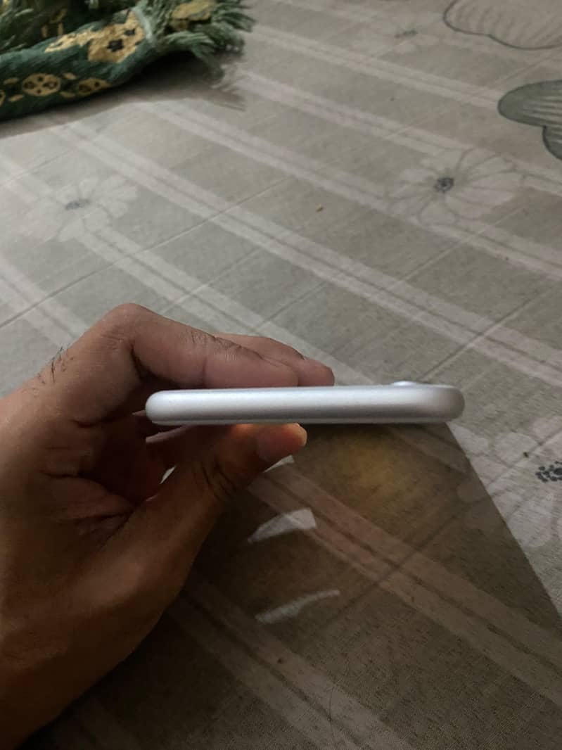 Apple iPhone 8 4